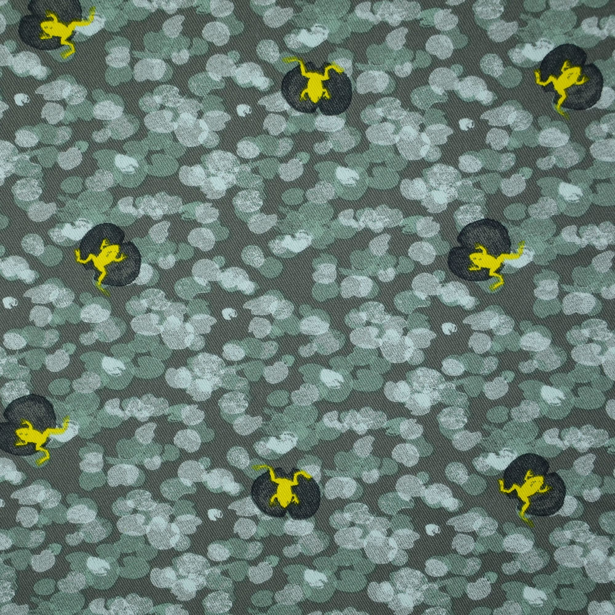 Groene katoenstof met kikkermotief van Little Darling